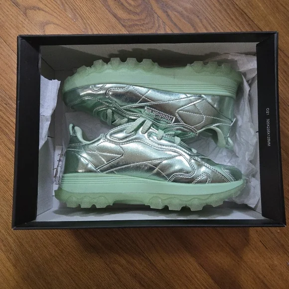 Reebok Cardi B Classic Leather Shoes in Semi Pixel Mint Junior Running - Picture 2 of 9